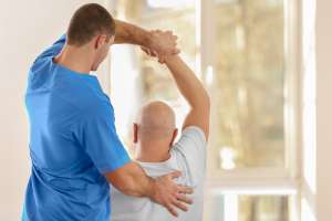 Fisioterapia a domicilio per anziani e invalidi: un approccio personalizzato al benessere
